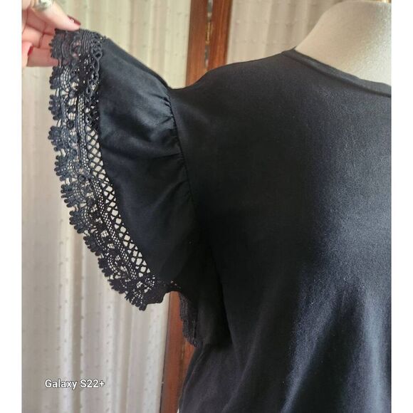 T5 Main Strip blouse w fluttery lacy sleeves - Picture 5 of 12